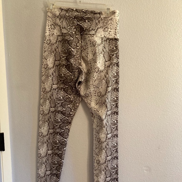 LAST DAY! Lysse Snake Skin Leggings - Picture 3 of 6